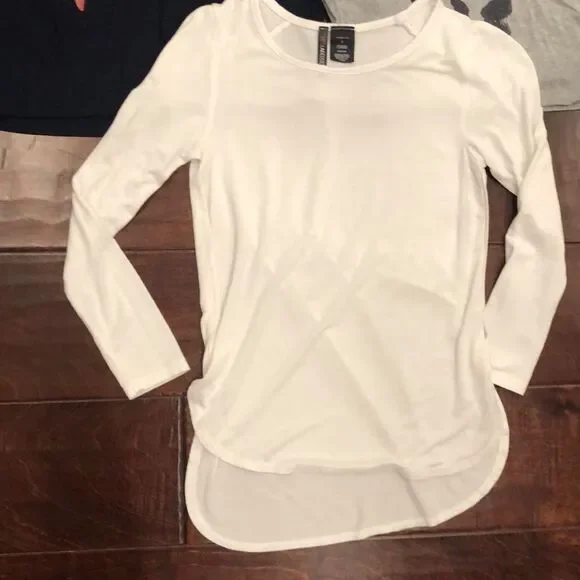 Bundle of long sleeve T-shirts - Picture 4 of 7